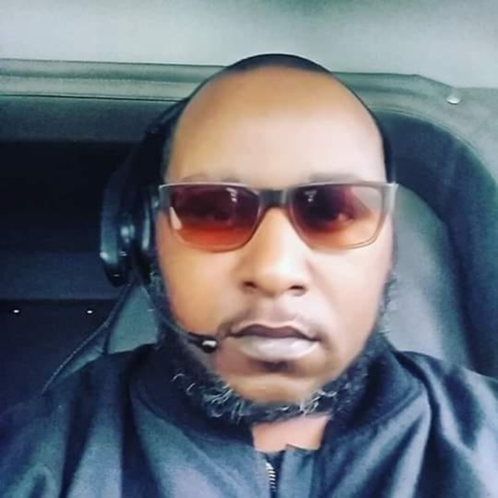 Meet your Posher, Derrick